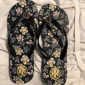tory burch flip flops